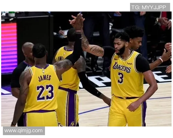 2015赛季老鹰与勇士的巅峰对决回顾与精彩瞬间分析